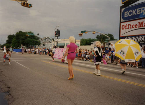 Download the full-sized image of Houston Gay Pride parade