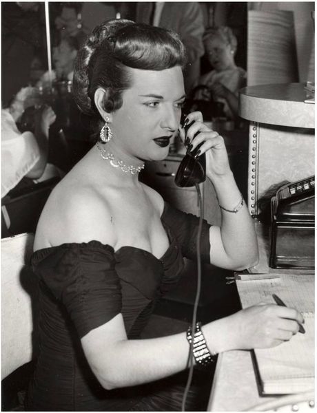 Download the full-sized image of Charlotte McLeod Works as a Receptionist