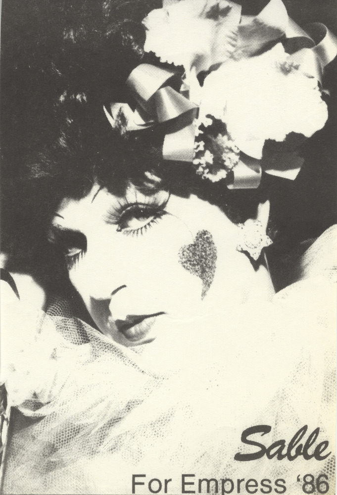 Download the full-sized image of Photograph of Sable Clown in Tulle Collar