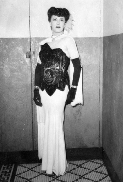 Download the full-sized image of Jackie Starr in evening gown